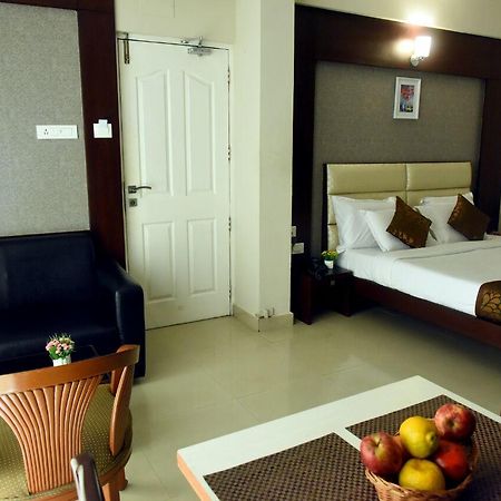 Hotel Pearl International Chennai Exteriör bild