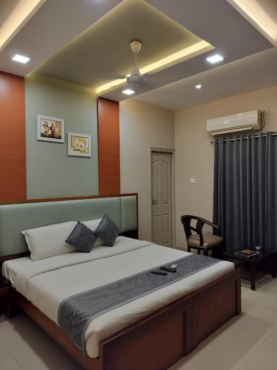 Hotel Pearl International Chennai Exteriör bild