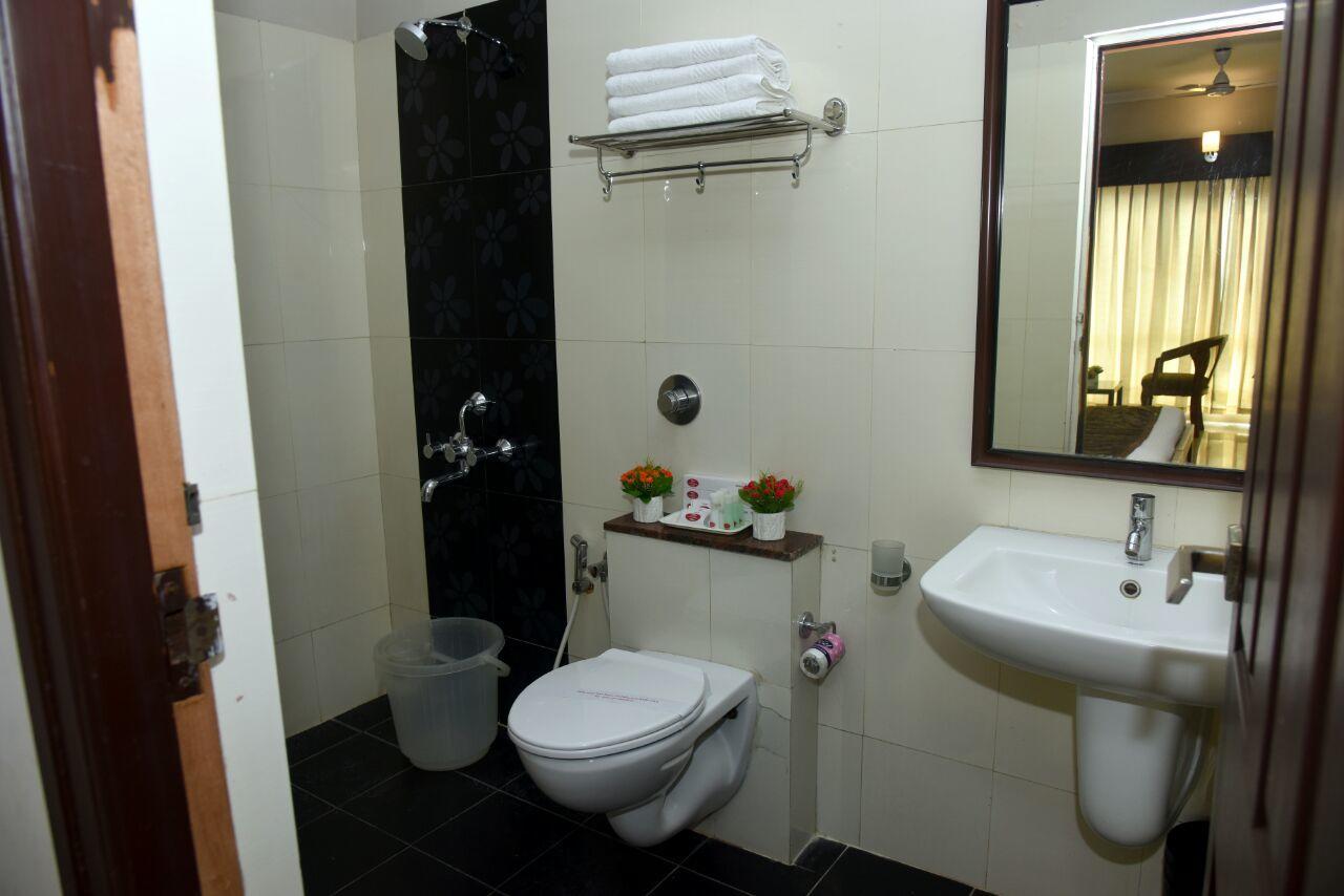 Hotel Pearl International Chennai Exteriör bild