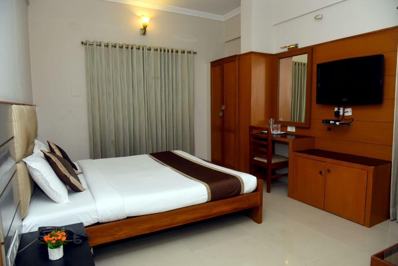Hotel Pearl International Chennai Exteriör bild