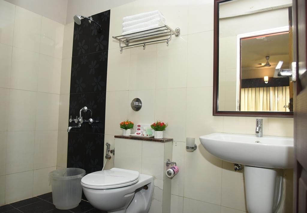 Hotel Pearl International Chennai Exteriör bild
